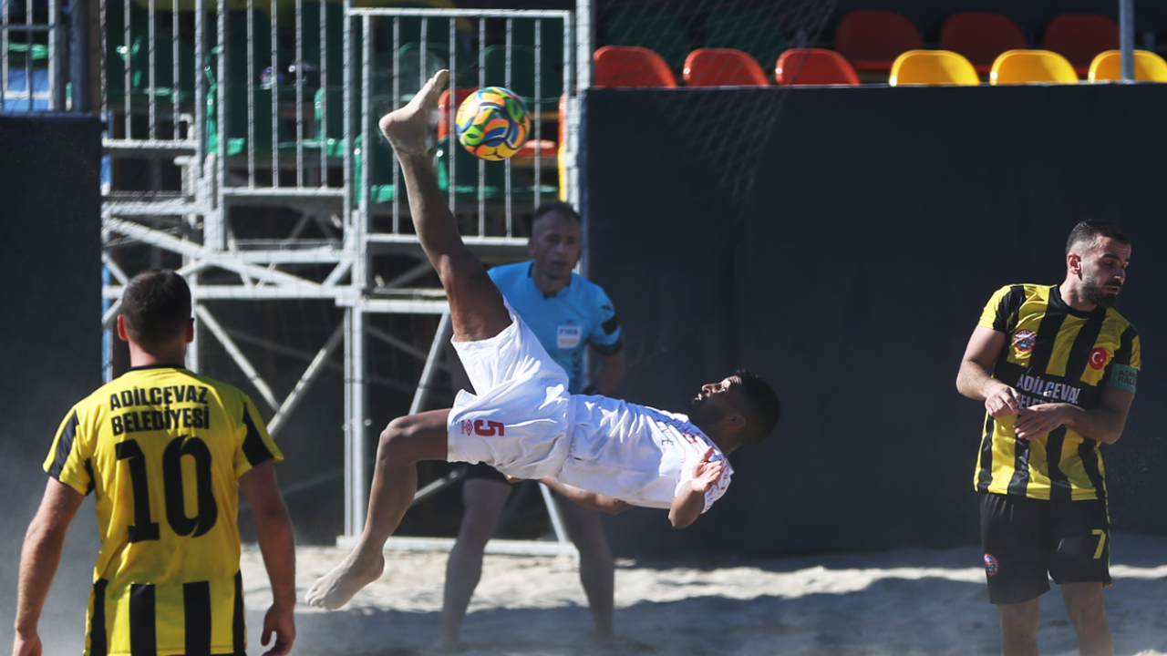 Plaj futbolunda final şöleni Alanya’da başladı
