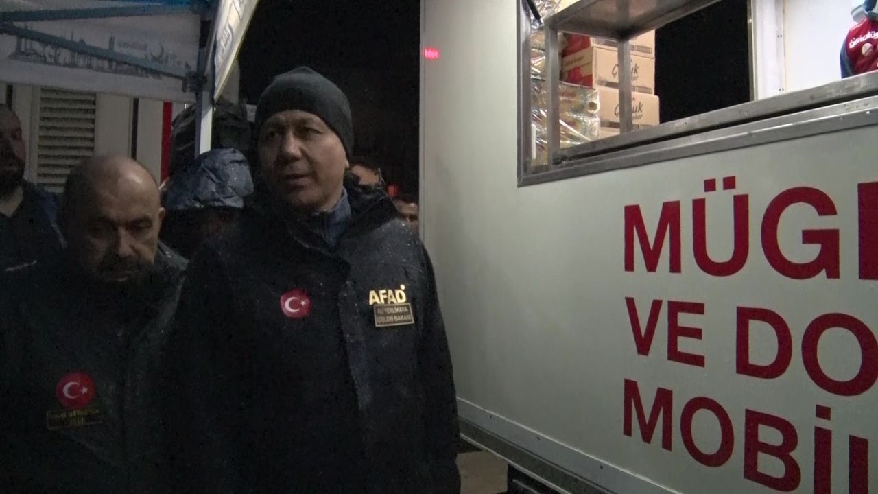 Sındırgı’da 6.1’lik deprem sonrası Bakan Yerlikaya bölgeye gitti
