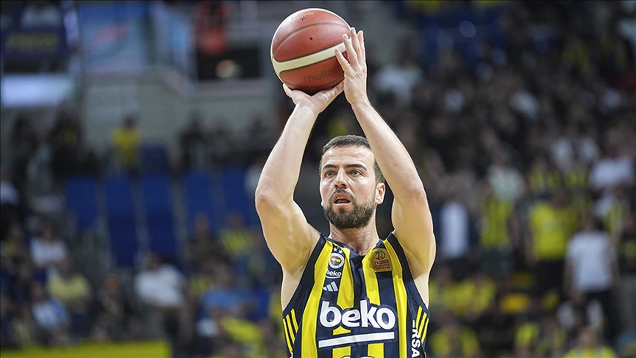 Fenerbahçe kaptanı ehliyetini kaptırdı! Melih Mahmutoğlu alkollü araç kullanırken yakalandı!