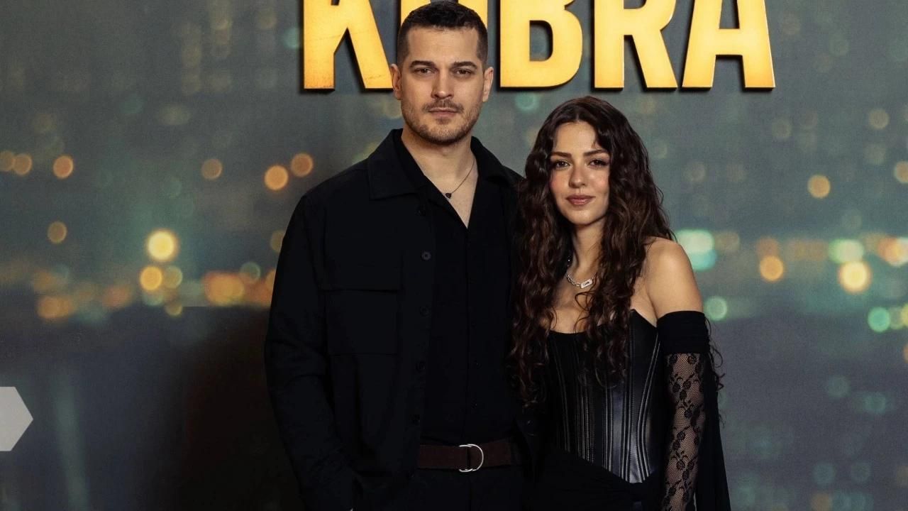 Çağatay Ulusoy gala sonrası sevgilisine böyle sarıldı!