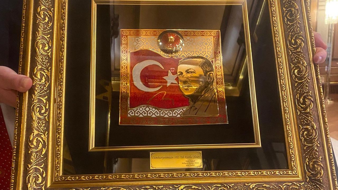 Bahçeli’den Erdoğan’a Cumhuriyet'in 102. yıl anısına özel hediye