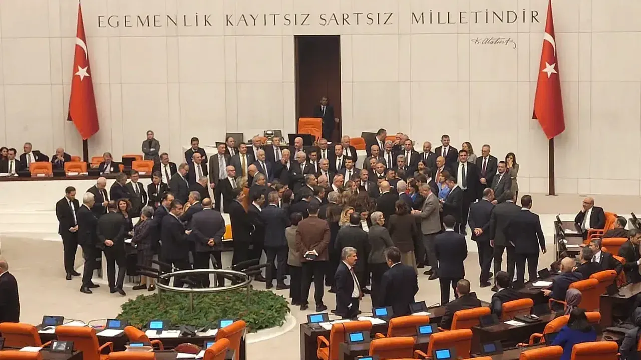 Emekli aylığı görüşmelerinde tansiyon yükseldi, vekiller birbirine girdi!