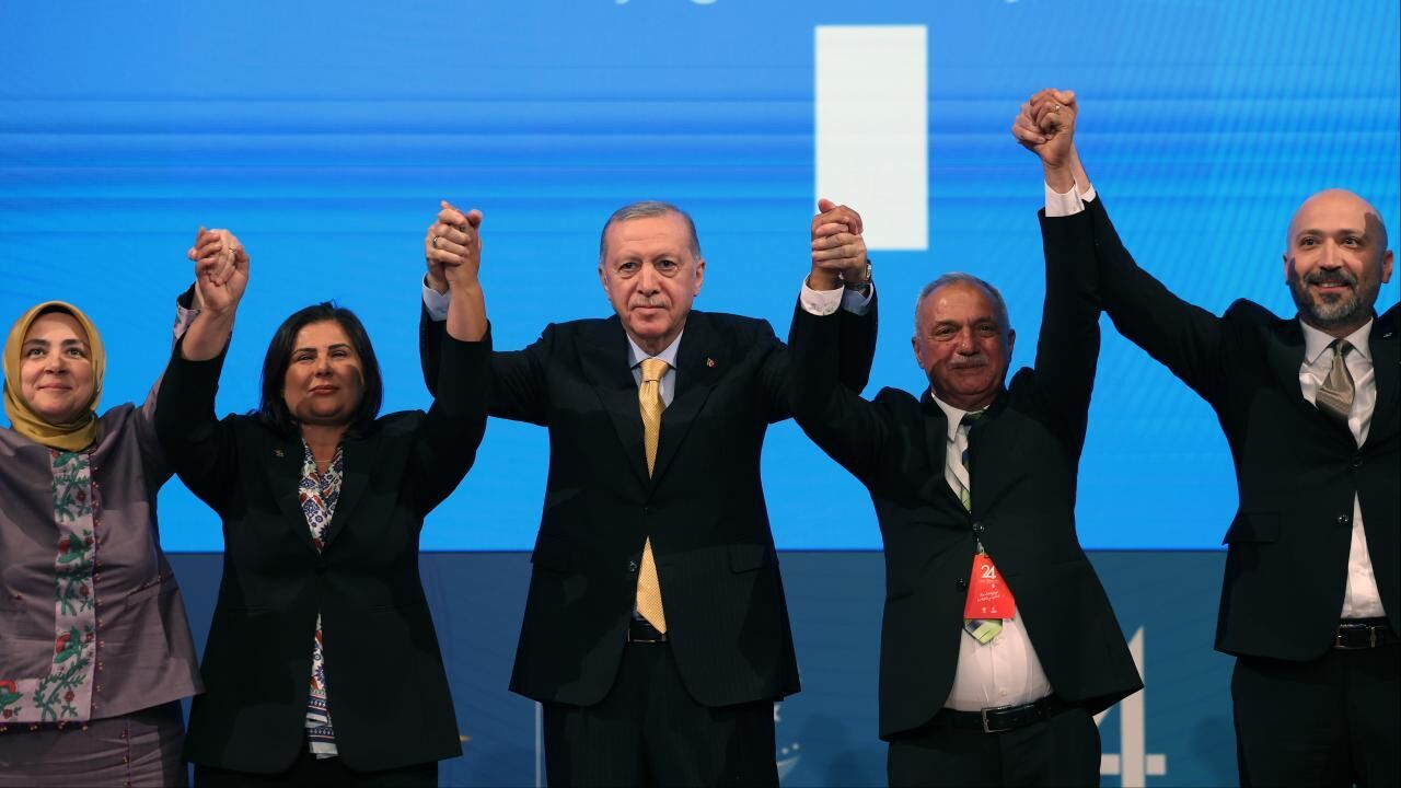 Belediyelerde büyük parti değişimi! 79 başkan AK Parti'ye geçti