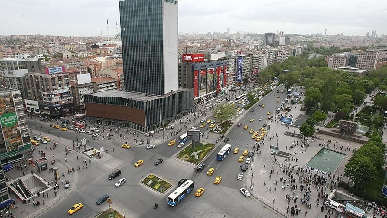 Zirve trafiği kilitliyor: Ankara'da sürücülerin dikkatine, o yollar kapalı!