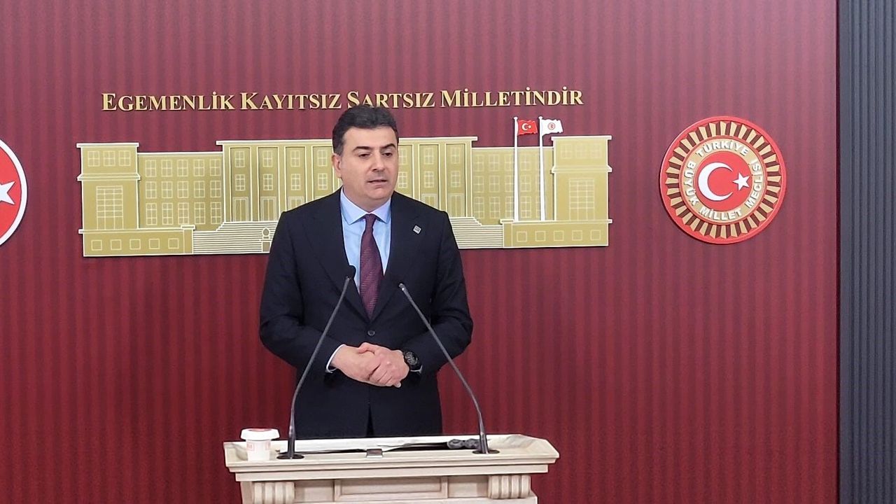 CHP'de "yeni parti" sinyali: "Seçmen Özgür Özel liderliğini istiyor"