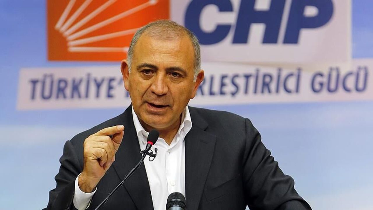 CHP İstanbul'da yedi ilçe başkanı ve yönetimi görevden alındı