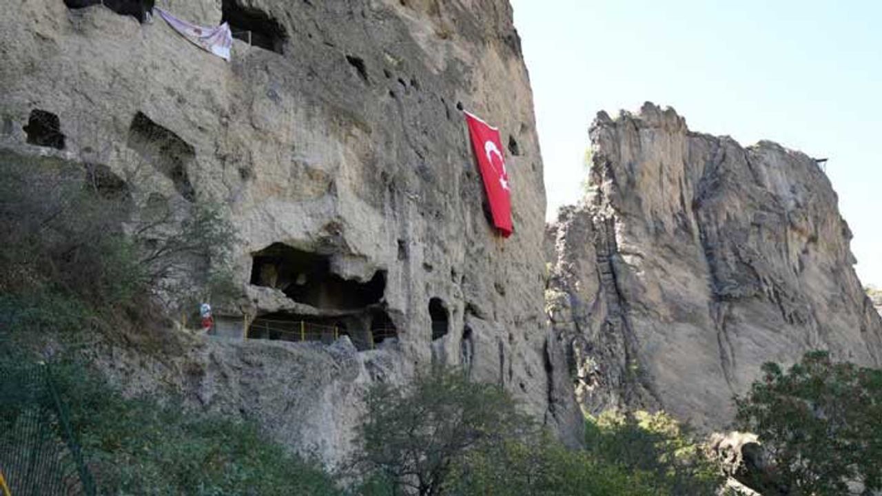 Ankara’nın saklı cenneti ortaya çıktı! Kayaların içine oyuldu, yüzyıllardır sırrını koruyor