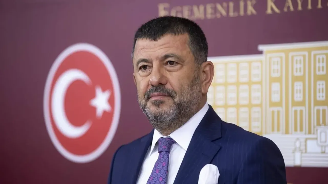 Veli Ağbaba Pazarda Bir Anda Yere Yığıldı! Hastaneye Kaldırıldı