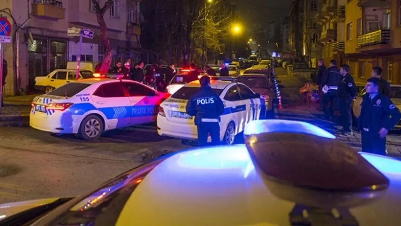 Ankara’da polisten kaçan sürücü baba ve kızına çarptı