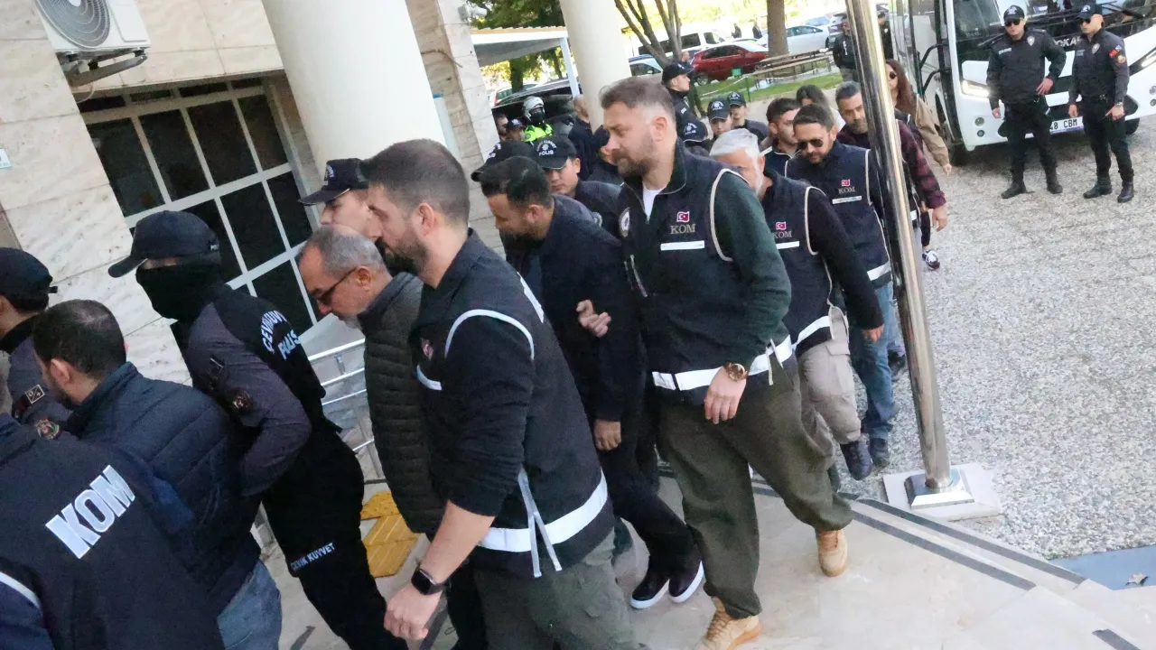 Milas Belediyesine operasyon! Başkan Fevzi Topuz ve oğlu tutuklandı