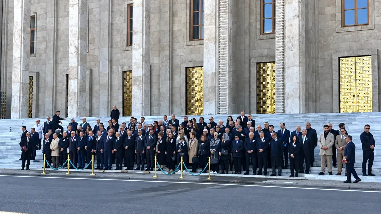 Özel ve Kılıçdaroğlu TBMM’deki cenazede karşılaştı