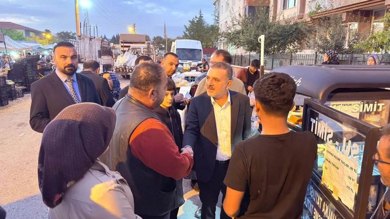 Sincan’da pazar ziyareti: Başkan Ercan esnafla sohbet etti