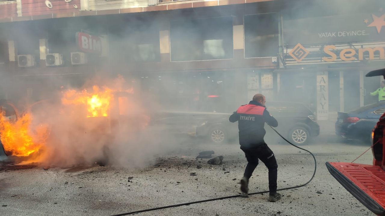 Muayeneden geçemeyen aracını ateşe verdi! O anlar kamerada