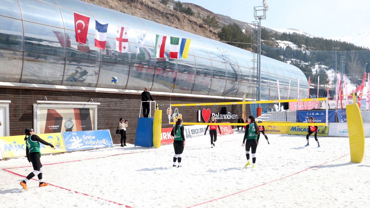 Erzurum'un karlı zemininde heyecan dorukta!