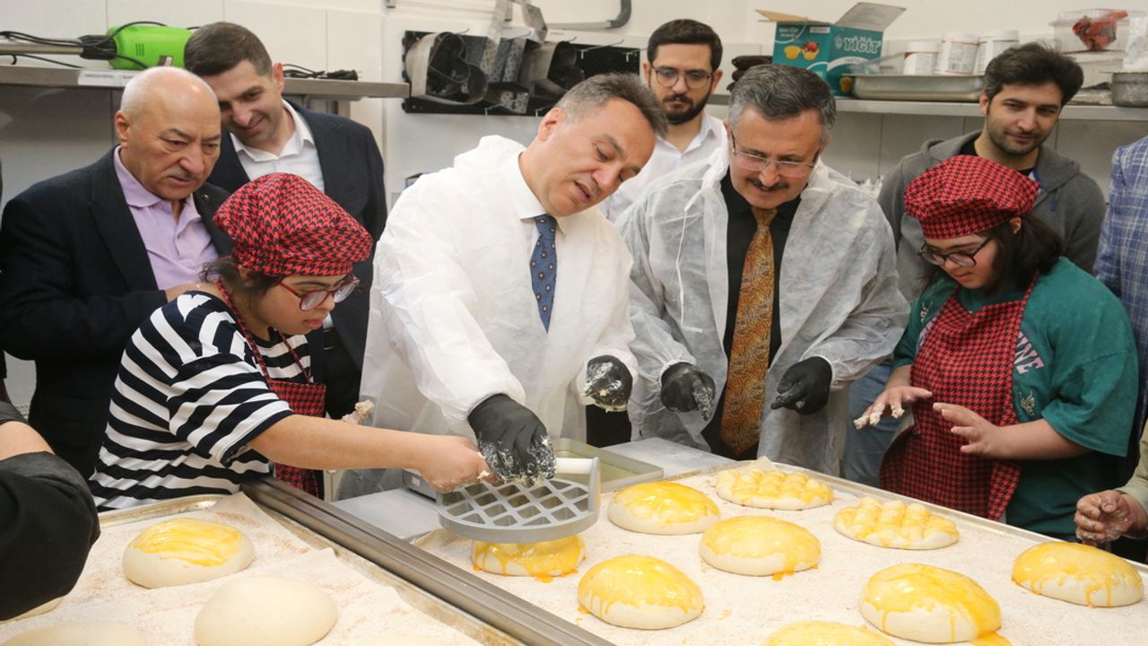 Tokat'ta down sendromlu çocuklar ramazan pidesi yaptı