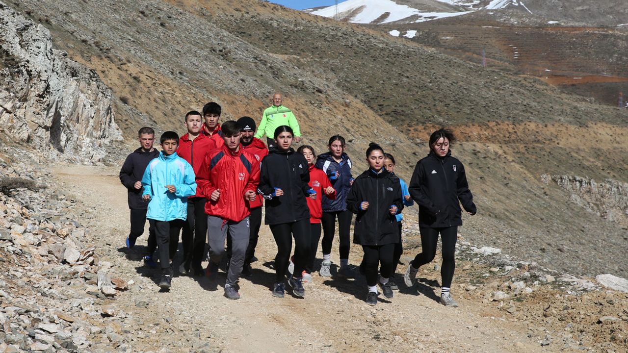Dağların yamacında geleceğin şampiyonlarını yetiştiriyor!