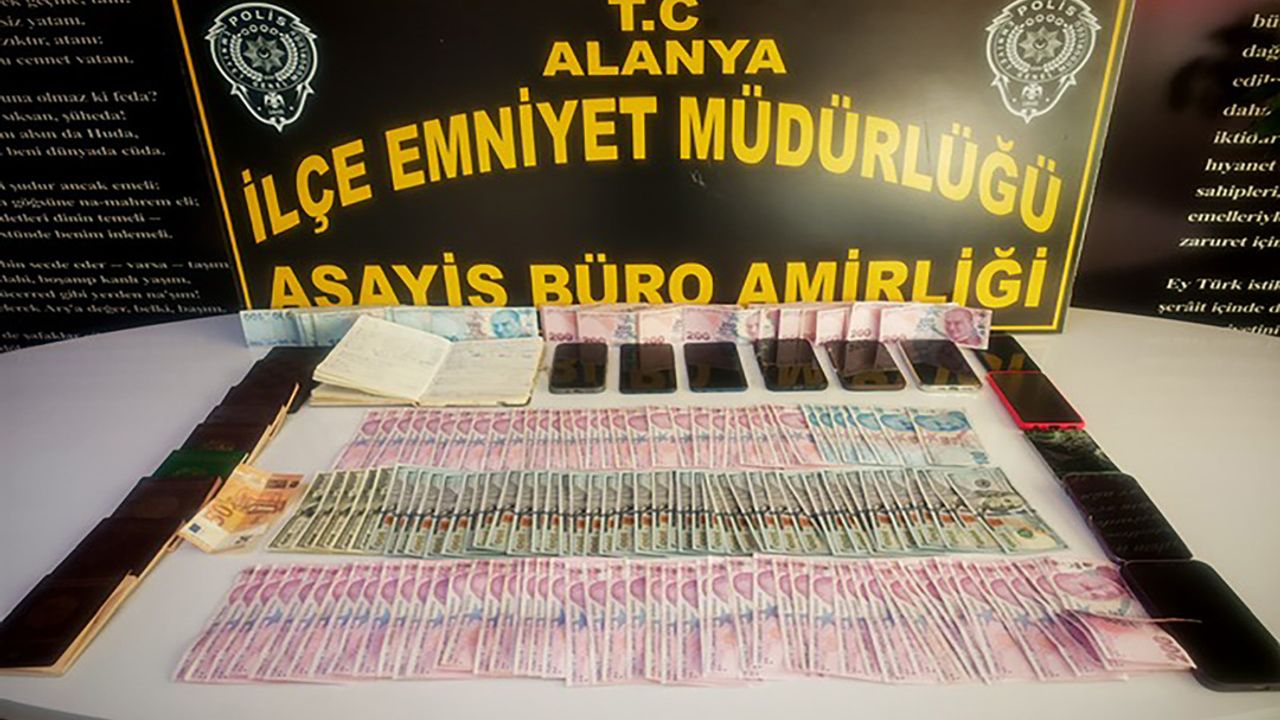 Alanya'da fuhuş operasyonu! Yakayı ele verdiler