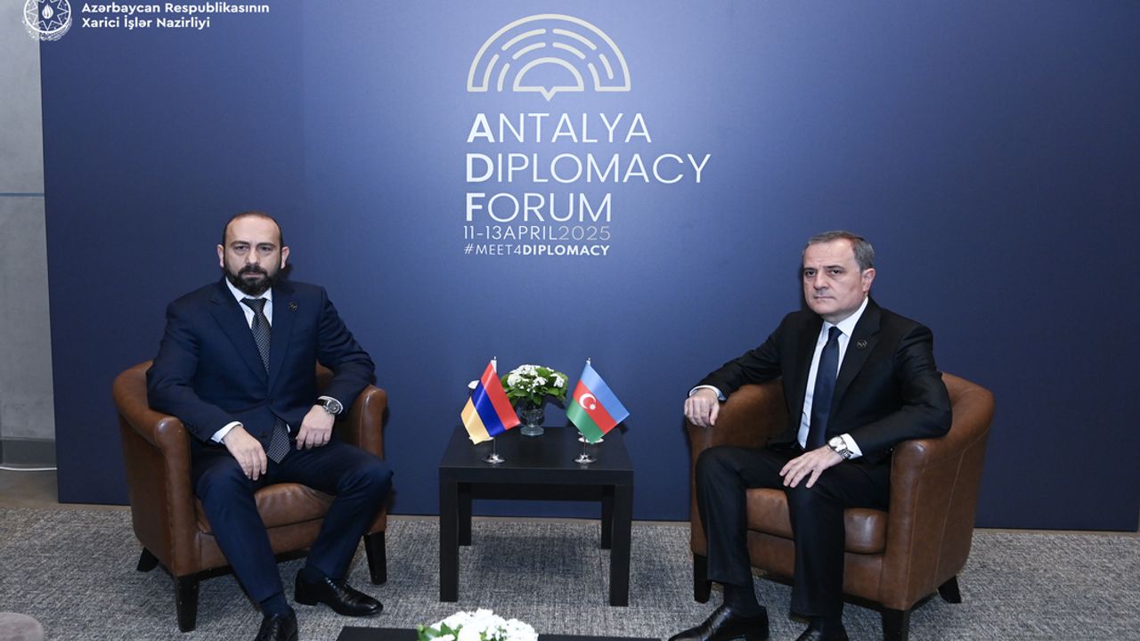 Azerbaycan ve Ermenistan Dışişleri Bakanları Antalya'da buluştu