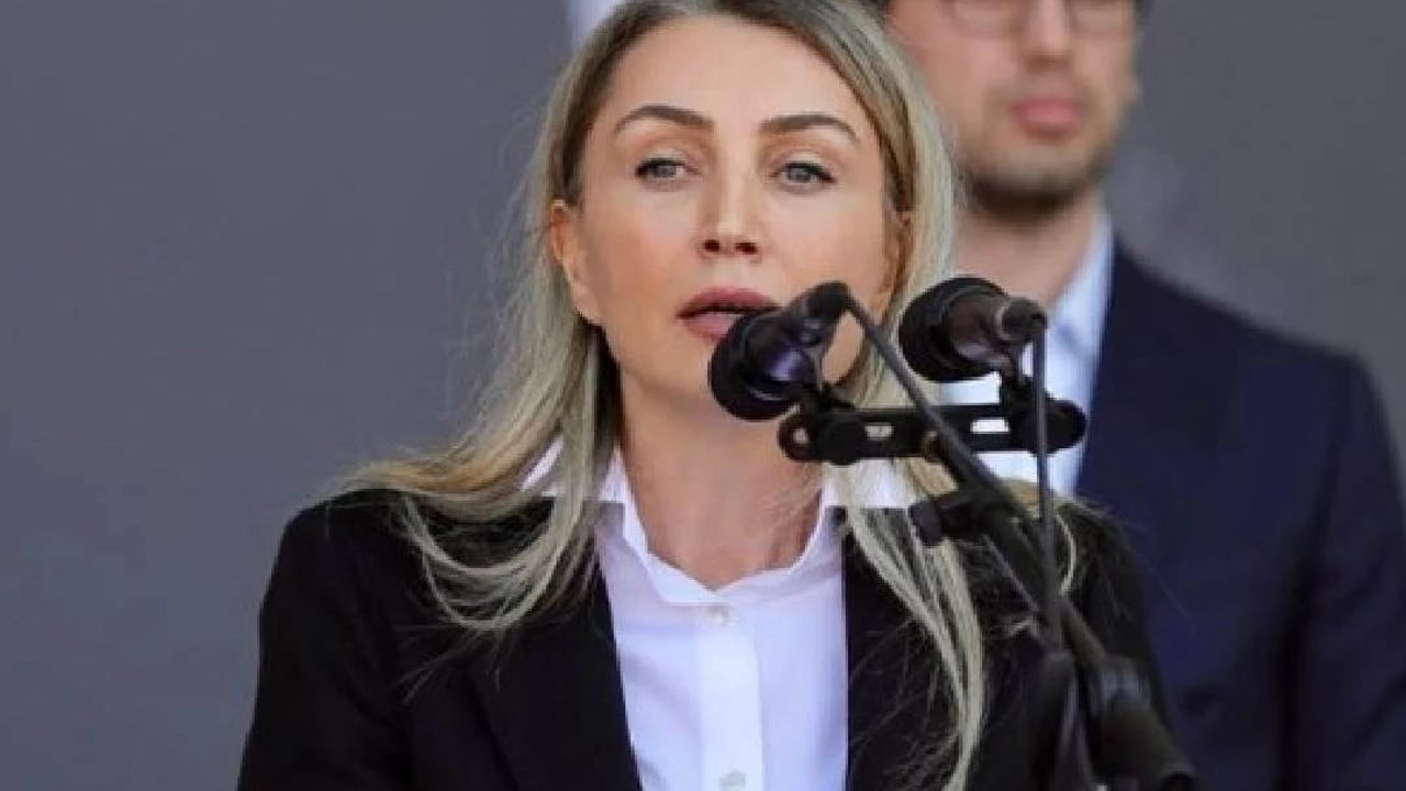 Dilek İmamoğlu’ndan tepki! Yine şafak baskınıyla uyandık!