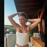 Serenay Sarıkaya’nın tatil karesi olay oldu! Okuduğu kitap sosyal medyanın diline düştü