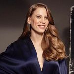 Serenay Sarıkaya’dan kas şov! Spor sonrası pozuyla dikkat çekti