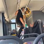 Otobüste tekmeli, yumruklu kavga! Otobüsten aşağı düştü