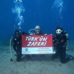 Türkiye İttifakı Partisi'nden 30 Ağustos'a deniz altında kutlama