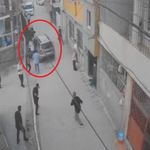 Otomobilini kalabalığın üzerine sürdü! Adana'da korkunç kavga kamerada