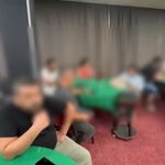 Düğün salonundan gizli kumarhane çıktı! Duvarın arkasındaki gizli oda polisi bile şaşırttı
