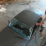 Eski sevgilisinin arabasını satır ve bıçakla paramparça etti!