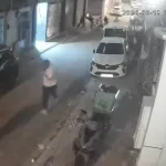 Bayrampaşa’da polislere sokak ortasında saldırı: Bir polis bıçakla ağır yaralandı