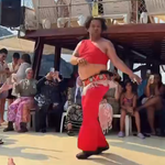 Marmaris’te tur teknesindeki ilginç eğlence görüntülendi