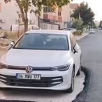 Tekirdağ’da şaşırtan asfalt çalışması: Park halindeki aracın altı asfaltlanmadı