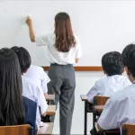 MEB'den öğretmenlere zorunluluk: Okullarda "önlük" dönemi resmi̇leşti̇!