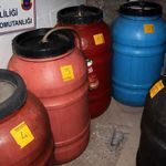 Urla'da sahte alkol baskını! 2 bin 200 litre ele geçirildi