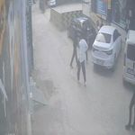 Darbedilen kadını kurtarmak isteyen genç bıçaklandı: O anlar kamerada