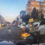 Tekerlekli sandalyedeki vatandaşın ayağına çarpıp yoluna devam etti