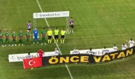 İstanbulspor, Amedspor maçına 'Önce Vatan' pankartıyla çıktı
