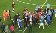 Bitiş düdüğüyle birlikte ortalık karıştı! Yaşanan kavganın faturası ona kesildi
