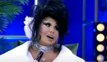 Estetik sonrası ilk sahne! Bülent Ersoy'dan dikkat çeken soru: "Beğendiniz mi yüzümü?"
