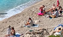 Antalya'da yaz mevsimi devam ediyor: Sahillerde yoğunluk