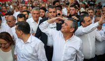Özgür Özel CHP’den istifa ederek "Yeni Parti"yi resmen kurdu: İşte Yeni Parti'nin ilk gününde yaşanan gelişmeler