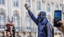 Fransa’da liseliler sokağa indi: 413 okulda protesto