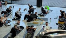 Konya’da kadınlara rakip oldular! Bu kez erkekler iş yerinde yoga yaptı