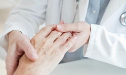 Parkinson sadece el titremesiyle mi başlar? Erken belirtilere dikkat!