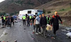 Sivas'ta dağın yamacına çarpan yolcu otobüsünde can pazarı!