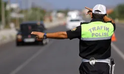 Erzincan’da otomobil bahçe duvarına çarptı: 1 ölü, 3 yaralı