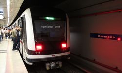 İzmir Metro’da korku anları: Genç kız raylara atladı!
