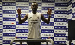 Beşiktaşlı Ndidi milli maçta sakatlandı! Sedyeyle oyundan çıktı...