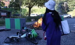 Fransa yangın yeri: Sarı yelekliler Macron'u protesto ediyor!